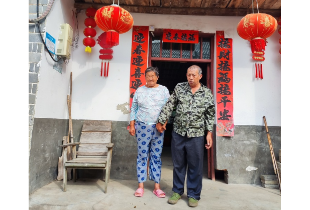 欧建华：悉心照顾患病妻子38载 情义丈夫演绎真爱人生