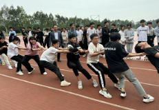 兴宁中学举行“凝心聚力战中考”拔河比赛