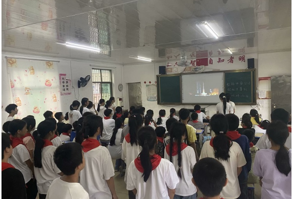 “红领巾爱学习”第六季第十期“超级计算机”主题队课走进滁口学校