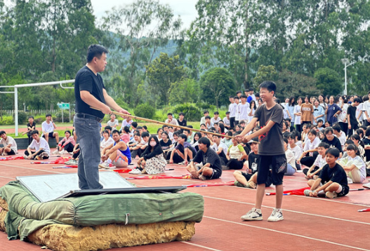 兴宁中学开展防溺水安全应急演练活动