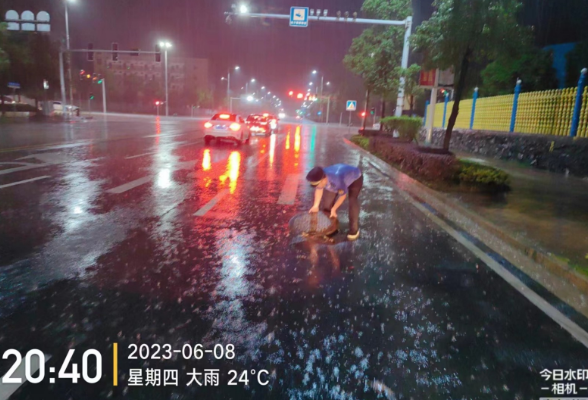 市城管局：应急抢险保畅通