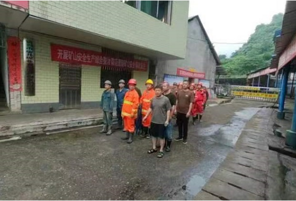 市应急管理局开展水害联防联控应急演练