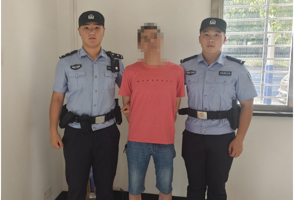 他跨越400公里来资躲避打击，结果第一晚就被抓了......
