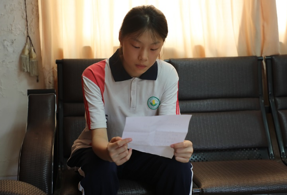 路遇七旬老人倒地 中学生多次伸出援手