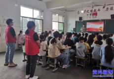 三都镇开展国防教育进校园活动