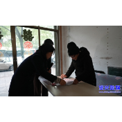 市不动产登记中心:解决特殊群体难题 把服务窗口“开”到高龄老人家中