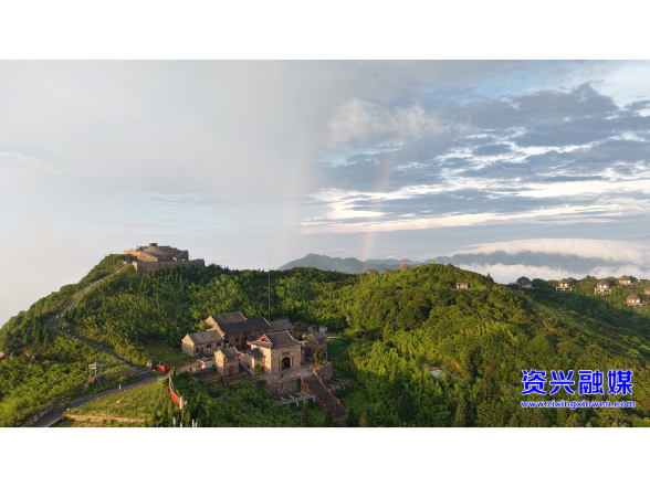 当好东道主 办好旅发会丨秋日回龙山：云海托日升 彩虹相映美