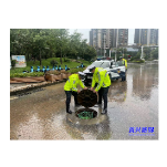 突降暴雨 资兴交警紧急排除险情