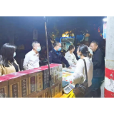 我市成功取缔晋兴社区路边一非法书摊