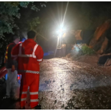 深夜抢险！东清公路梧洞下湾组道路发生边坡塌方，凌晨4点拉通半幅 
