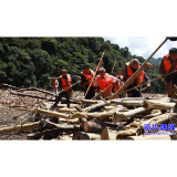 直击灾后重建丨资兴：全力清理湖面漂浮物 确保航道安全畅通