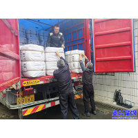 吐鲁番市托克逊县向资兴受灾群众捐赠御寒棉被