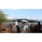 白廊环湖线：人潮涌动享欢乐 贴心服务获好评