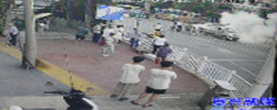 点赞！资兴街头上演暖心一幕：众人合力扑灭自燃货车