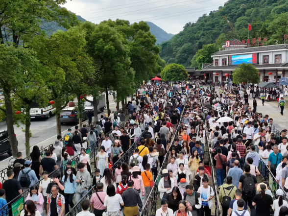 当好东道主 办好旅发会 | 我市“五一”文旅市场火爆出圈、安全有序