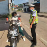 资兴专项整治暑期学生“涉摩”交通违法行为