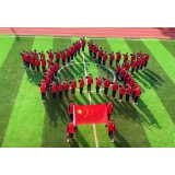兴宁镇何家山完小：我与国旗合个影，我为祖国送祝福