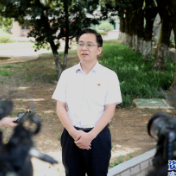 杨理诚接受中省郴主要媒体集中采访