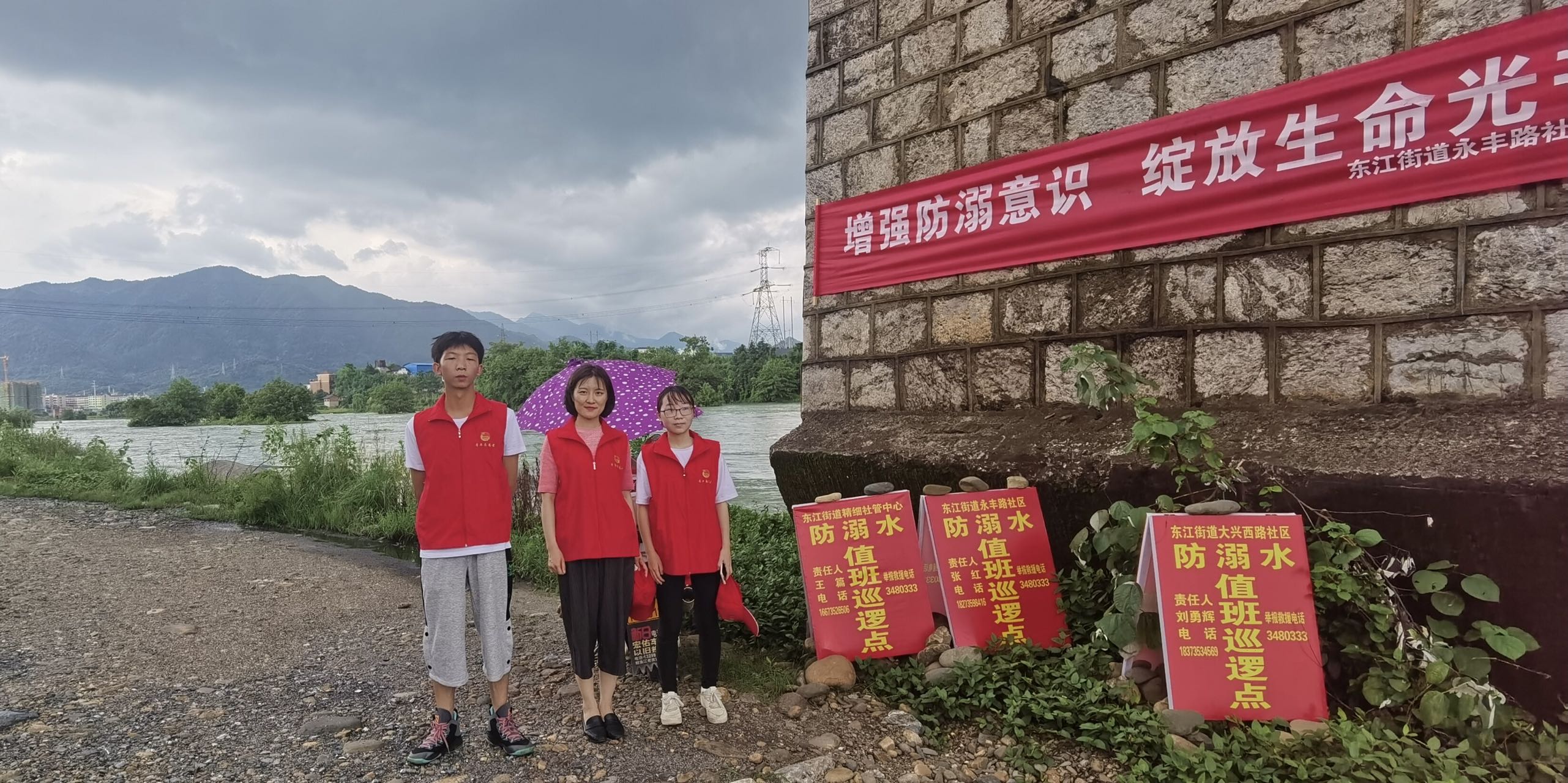 7.5巡河(最右为李凌云) .jpg 7.5巡河(最右为李凌云) .jpg