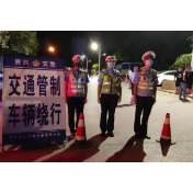 资兴公安交警为“青岛啤酒节”保畅保平安