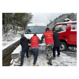 迎战低温雨雪冰冻天气 ▏汤溪镇：铲雪除冰护平安 