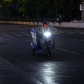 资兴是我家，同心共建靠大家丨凌晨的资兴街头，她一扫就是27年！