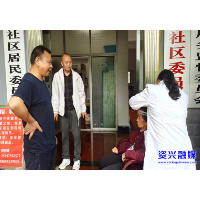 唐洞街道:八旬老人街头摔伤 社区干部暖心救助