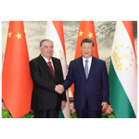 习近平同塔吉克斯坦总统拉赫蒙会谈