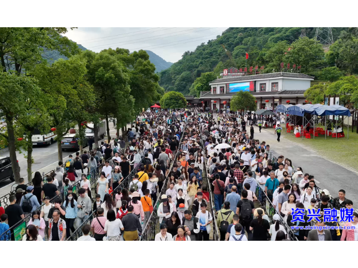 当好东道主 办好旅发会丨东江湖景区迎“五一”客流高峰 国潮文旅深度融合受热捧