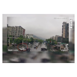 闯红灯，好危险！摩托车被撞飞，所幸未造成人员伤亡···