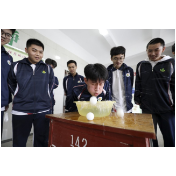 资兴市立中学高三学子放松身心迎高考