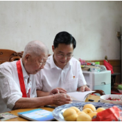 杨理诚走访慰问部分老党员和烈士家属