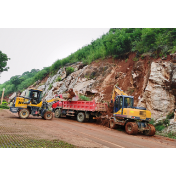 资兴市城管局抢险保畅通