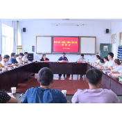 市领导与村（社区）青年干部代表座谈