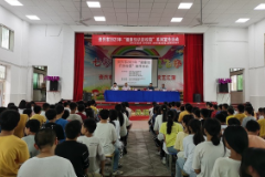 健康知识进校园 呵护花朵健康 