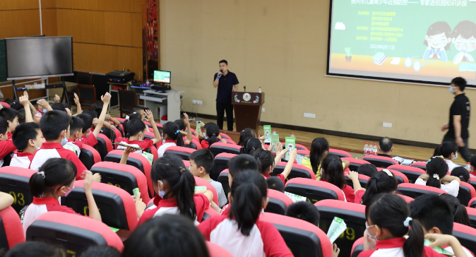 一场儿童青少年近视防控知识讲座走进东江完小