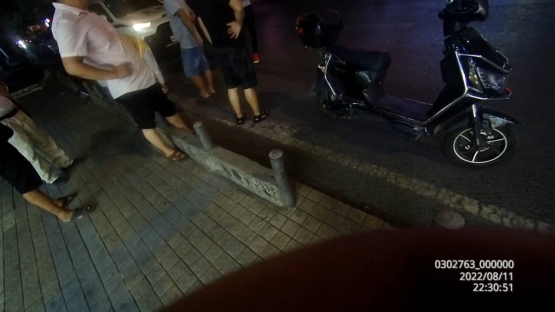 撞人3.JPG