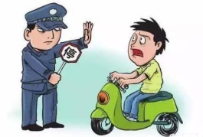 骑电动车出行，安全最重要！