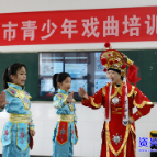 开学第一课：戏曲体验进课堂感受戏曲魅力