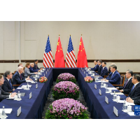 习近平同美国总统拜登在利马举行会晤