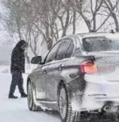 雪后道路结冰 请注意交通安全！