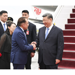 习近平抵达吉隆坡对马来西亚进行国事访问