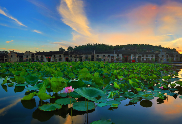 资兴市流华湾村：文明乡风润古村