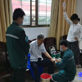 暖心!七旬老人办事突发不适 社区干部“教科书式”救援化险为夷