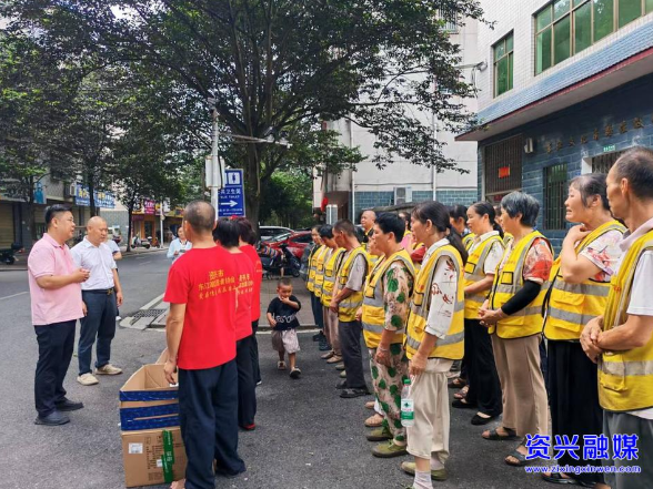 高温送清凉 关爱环卫工