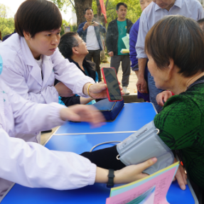 我市开展医保政策宣传活动