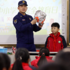 全国中小学生安全教育日：学生“沉浸式”体验消防安全