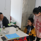 滁口镇：失主大意丢现金 8岁少年拾金不昧 