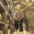 读书日里品书香