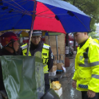 我市开展电摩车非法加装晴雨伞整治行动